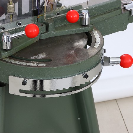 Single arm pedal angle cutting machine