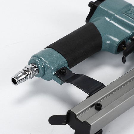 Pneumatic nail gun